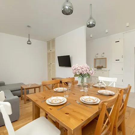 Pawlowa Stylish With Balcony & Office By Renters Appartement