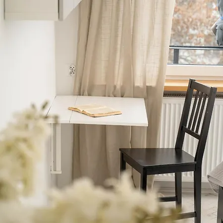 Pawlowa Stylish With Balcony & Office By Renters Apartamento
