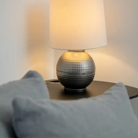 Pawlowa Stylish With Balcony & Office By Renters Apartamento